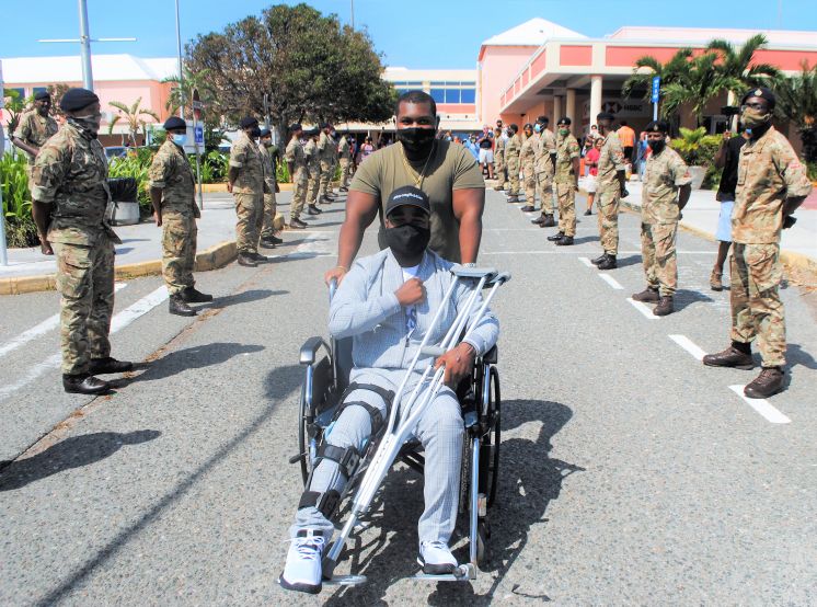 Injured Soldier Comes Home to Hero&#039;s Welcome